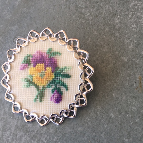 3/$10 Flower brooch pin needle point flower silver - Picture 12 of 13